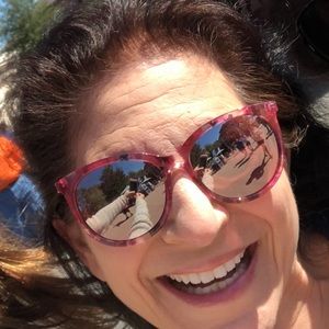 Meet your Posher, Cynthia